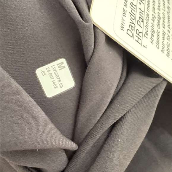 Lululemon Daydrift Straight Leg Trouser in Black - Picture 5 of 5